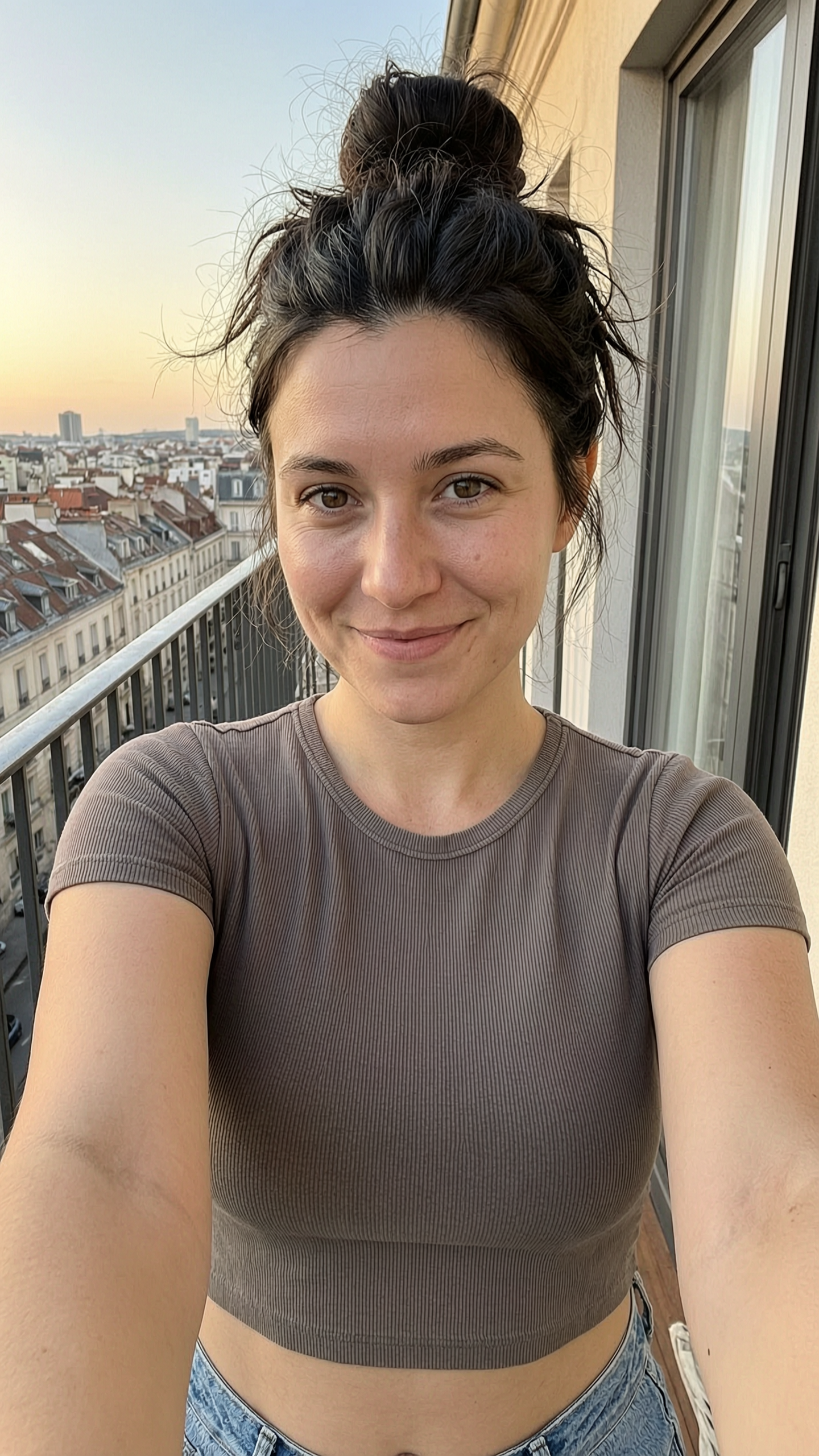 Amelia, 25
